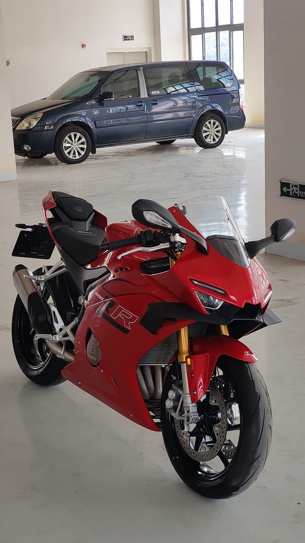 张雪机车 500RR