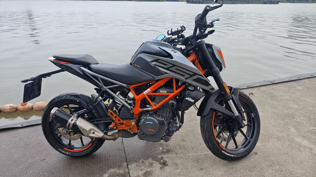 KTMR2R 250 Duke