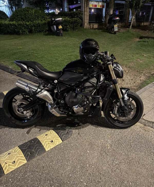 贝纳利 752S
