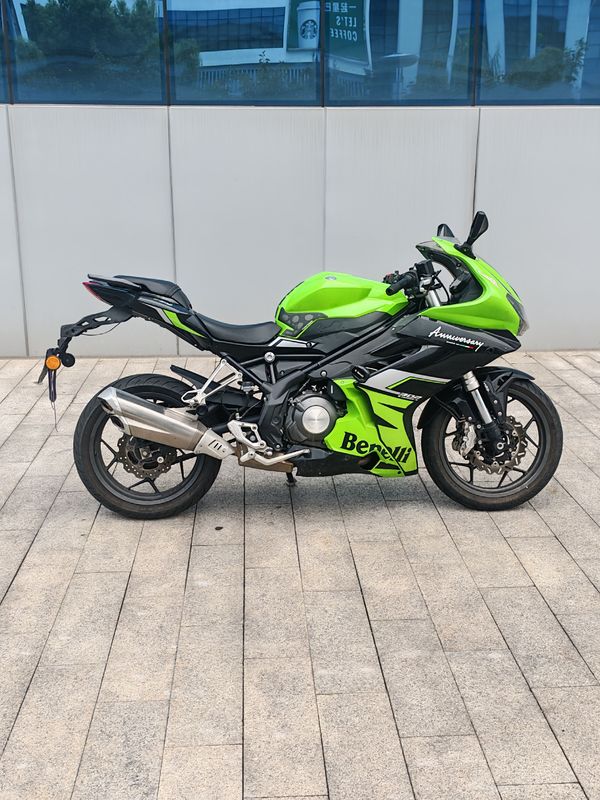 贝纳利 龙卷风 Tornado 302R