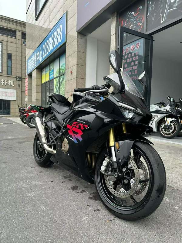 张雪机车 500RR