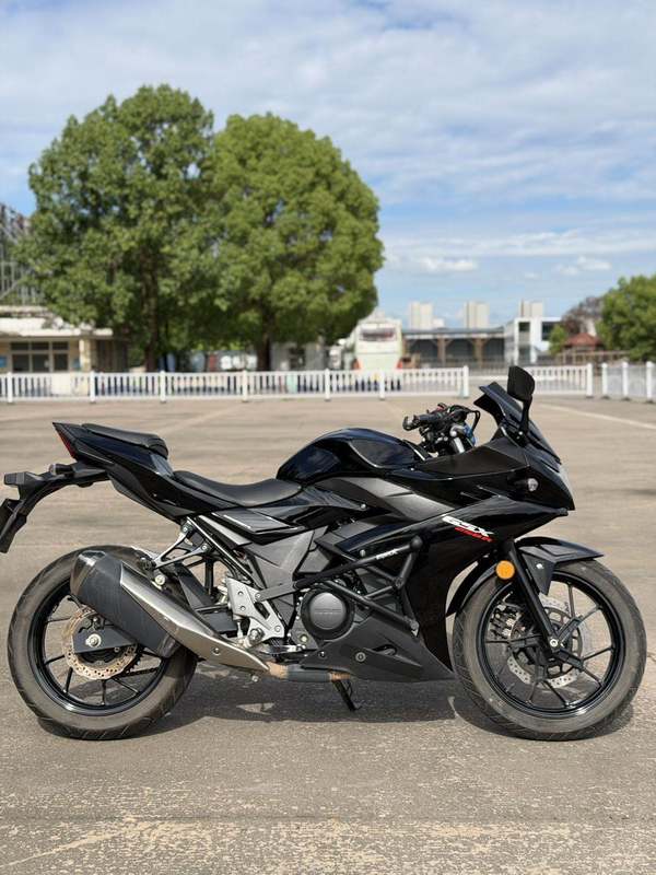 豪爵铃木 GSX250R