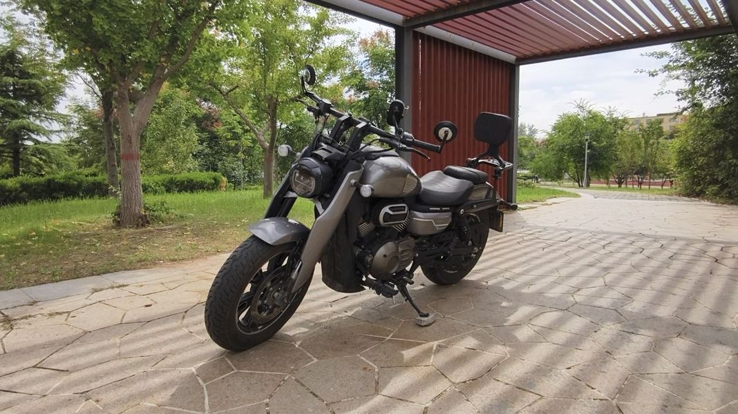 QJMOTOR 闪400
