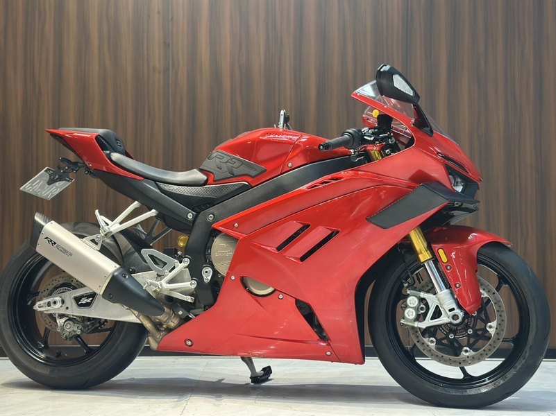 张雪机车 820RR
