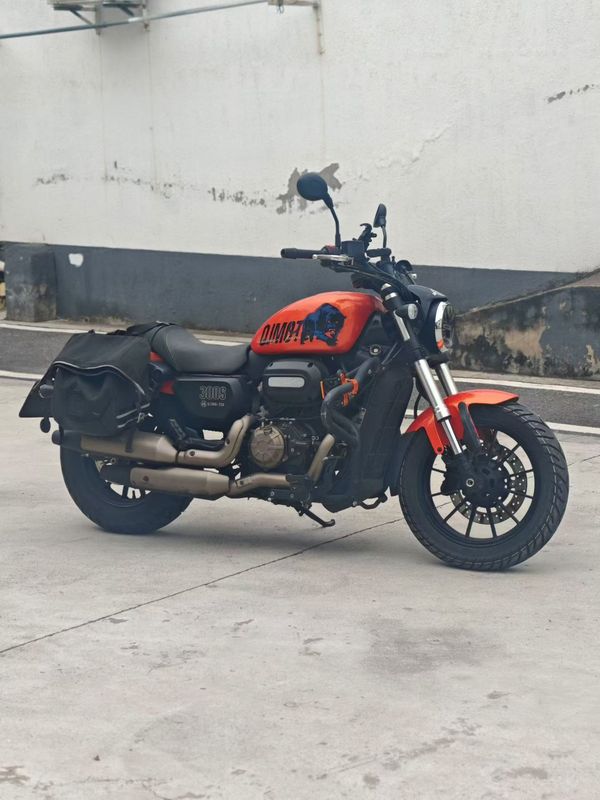QJMOTOR 闪300S