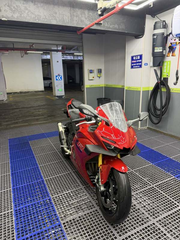 张雪机车 500RR