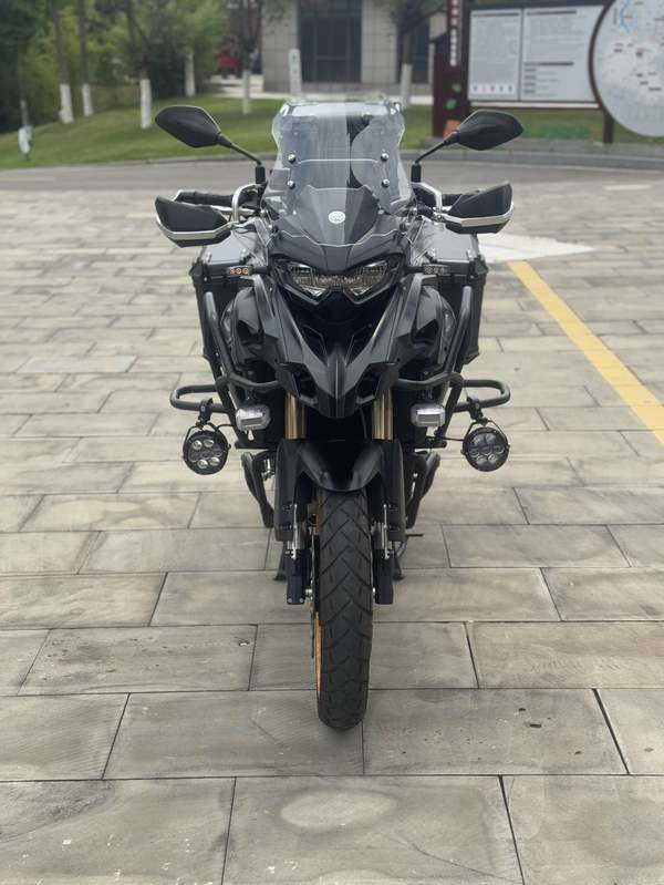 贝纳利 TRK552