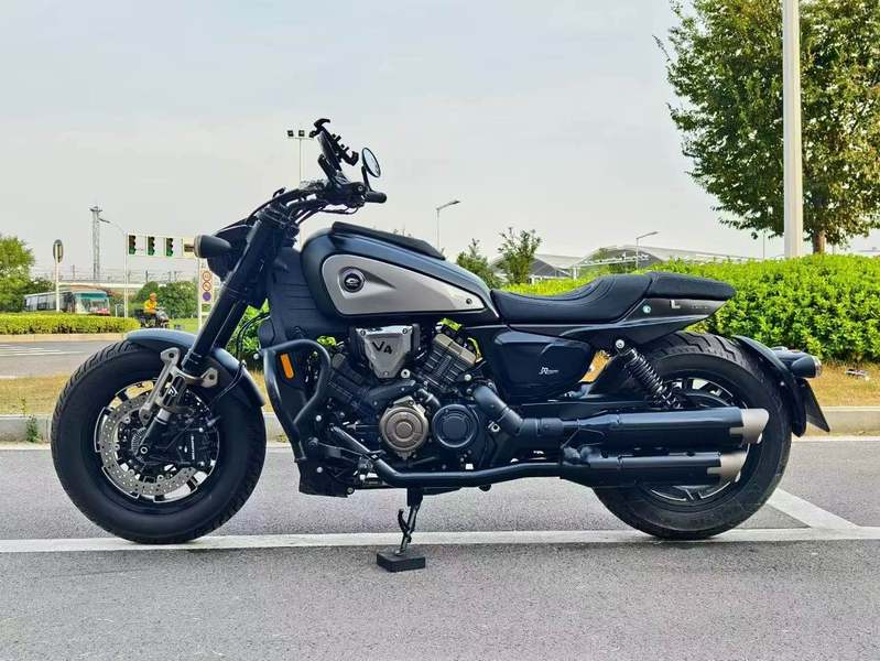 QJMOTOR 闪600