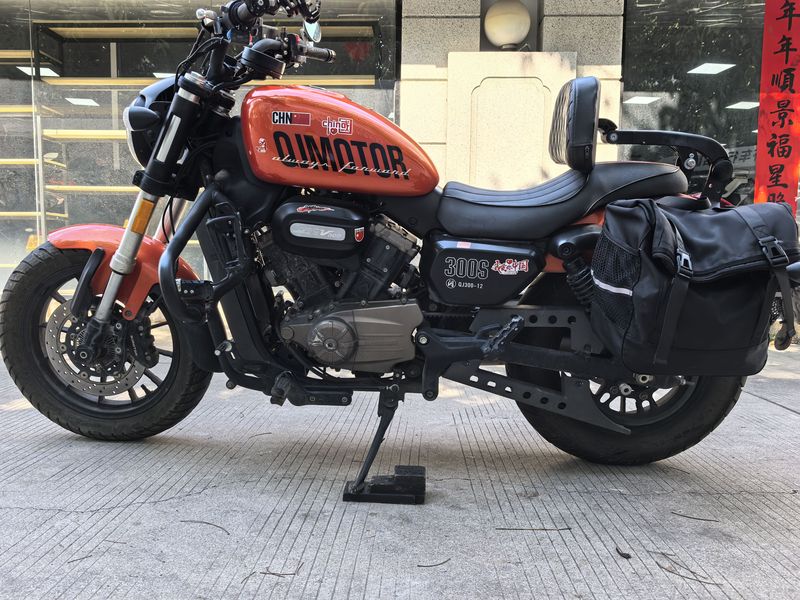 QJMOTOR 闪300S