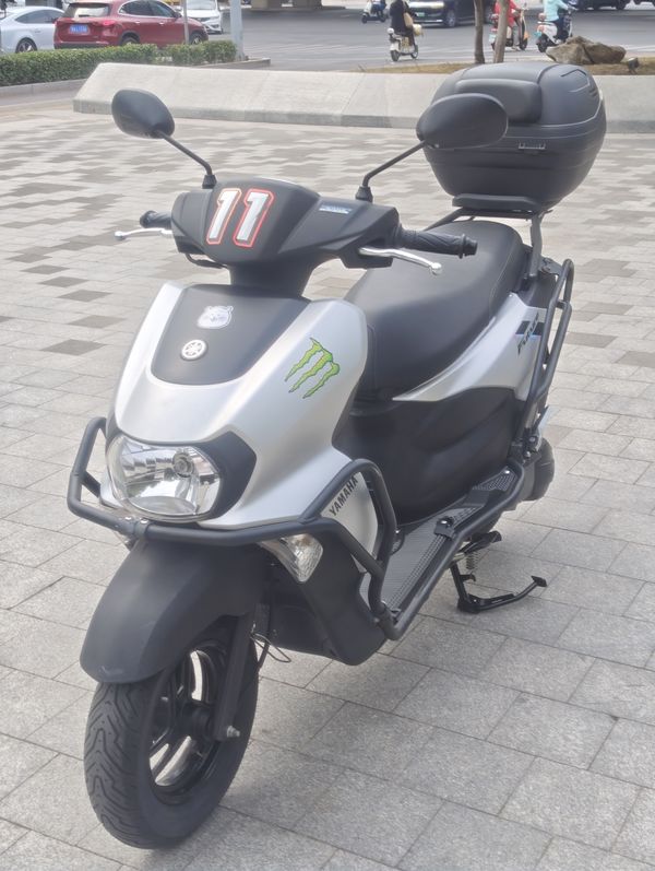 建设雅马哈 旭鹰125
