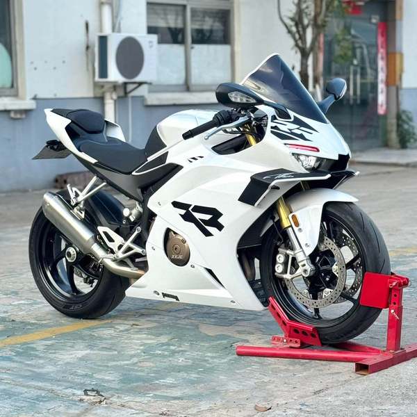 张雪机车 500RR