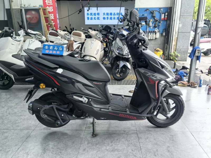 新大洲本田 裂行 RX125Fi