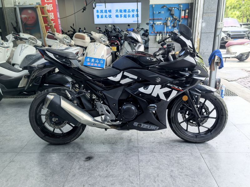 豪爵铃木 GSX250R