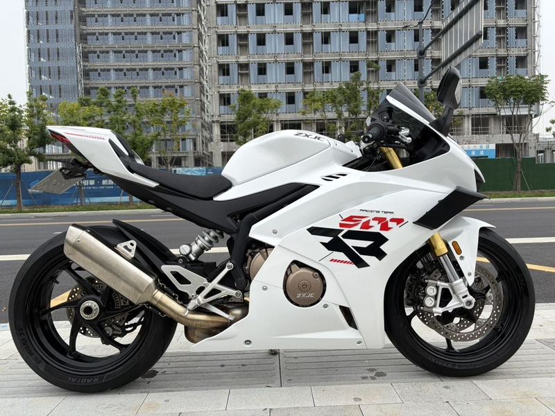 张雪机车 500RR