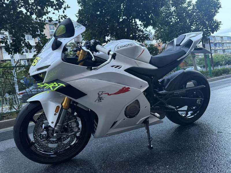 张雪机车 500RR