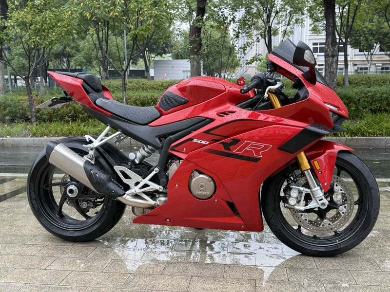 张雪机车 500RR