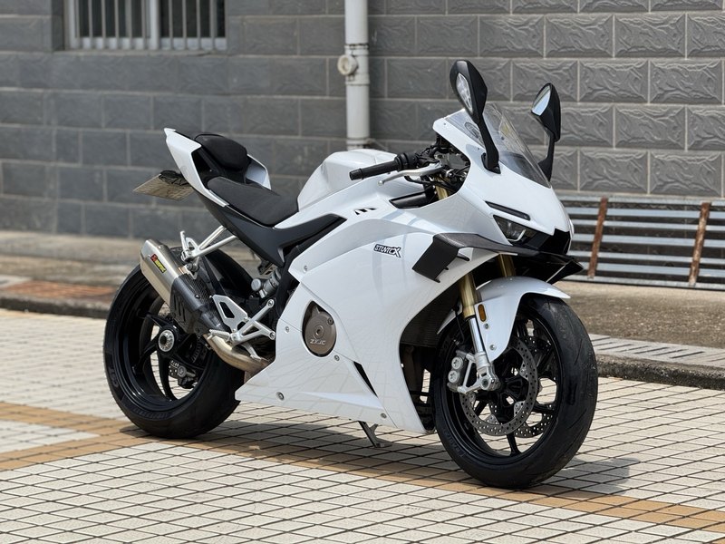 张雪机车 500RR