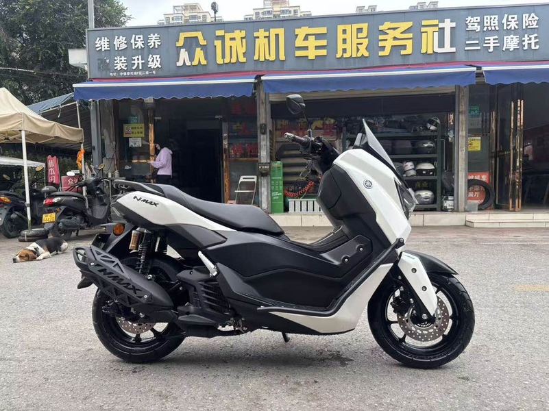 雅马哈 NMAX