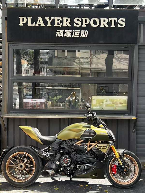 杜卡迪 Diavel 