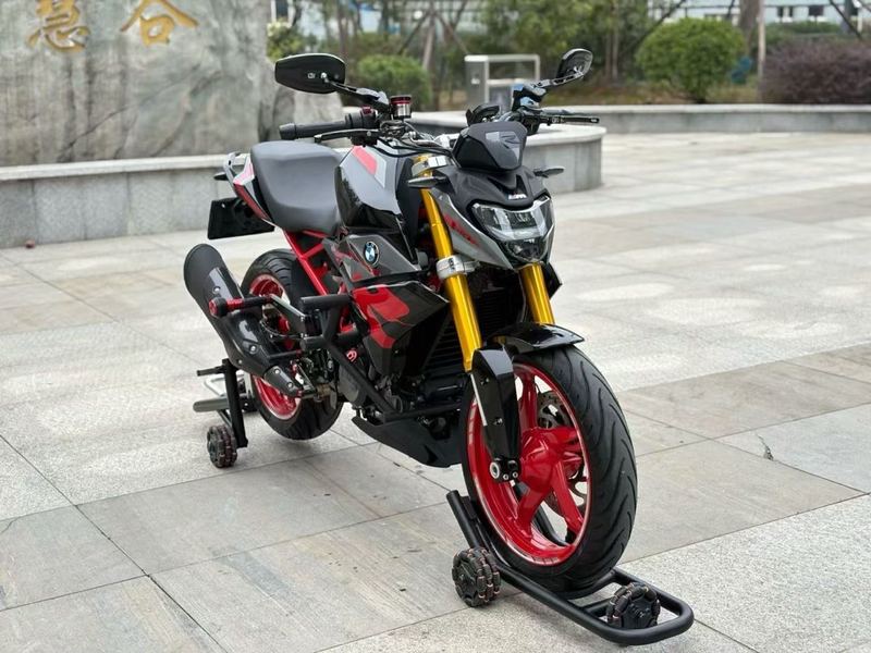 宝马 G 310 R