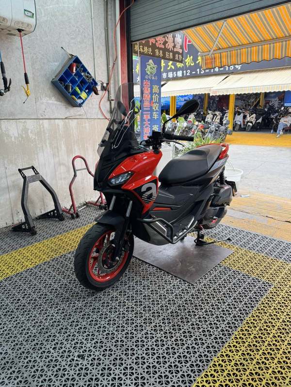 阿普利亚 SR GT 200