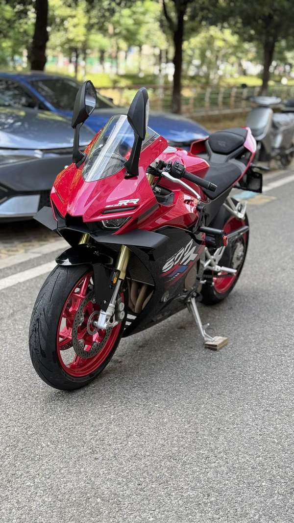张雪机车 500RR