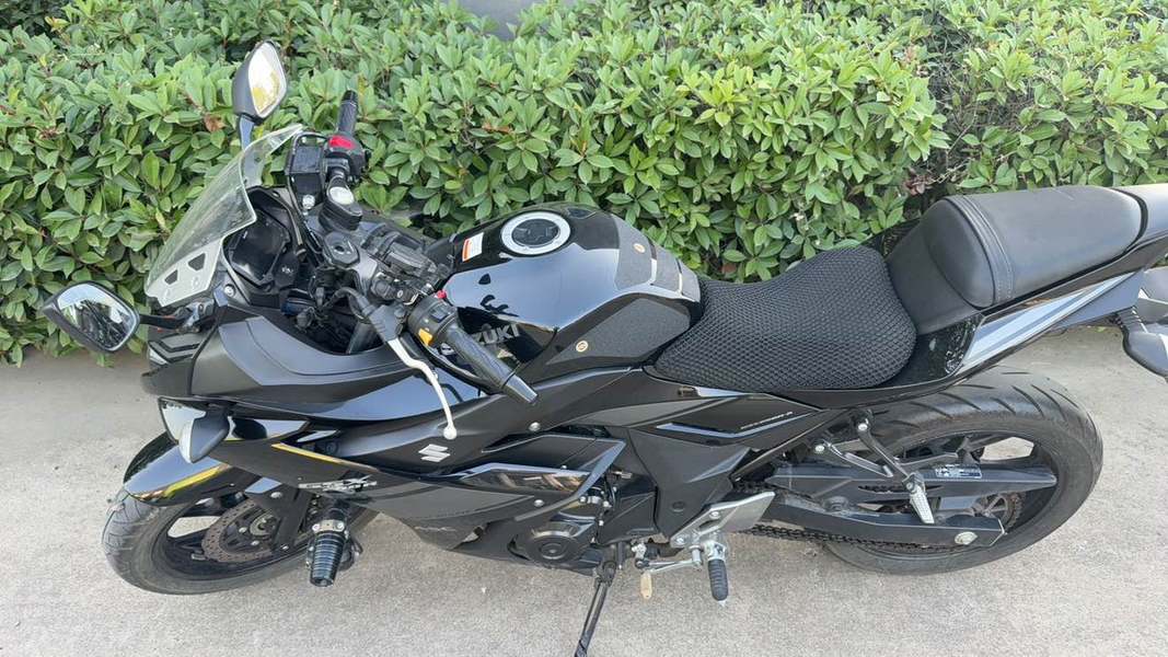 豪爵铃木 GSX250R