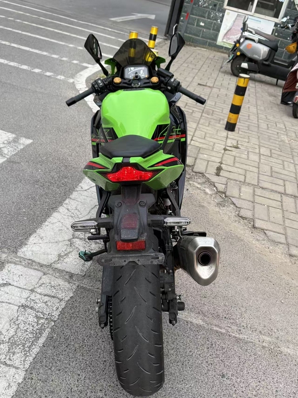 川崎 ZX-4R