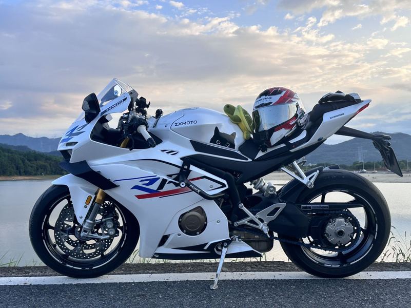 张雪机车 500RR