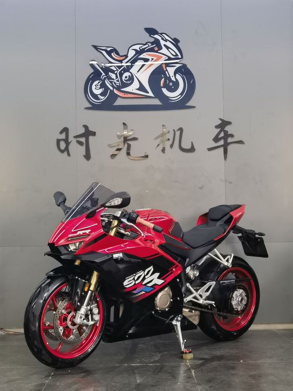 张雪机车 500RR