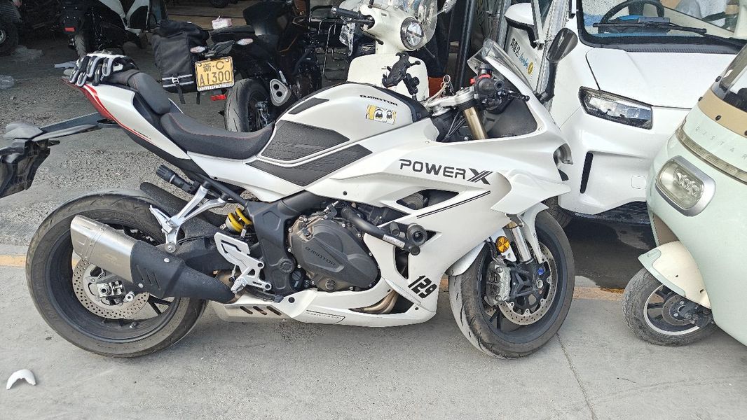 QJMOTOR 赛600