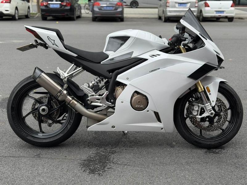 张雪机车 500RR