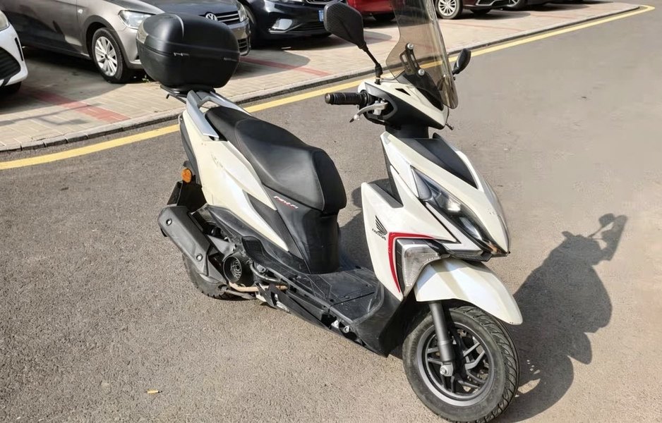 新大洲本田 裂行 RX125Fi