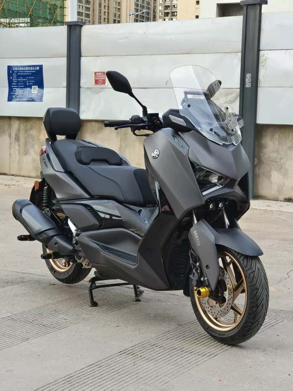 雅马哈 XMAX