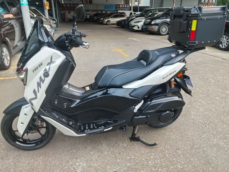 雅马哈 NMAX