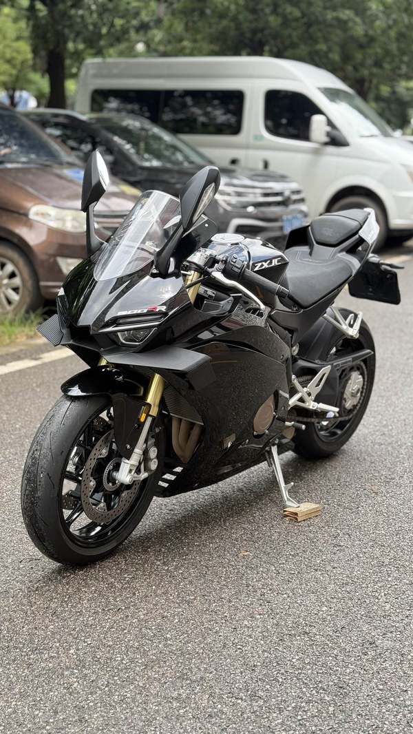 张雪机车 500RR