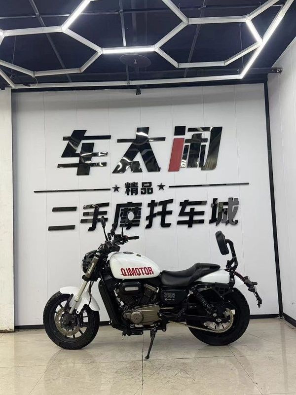 QJMOTOR 闪300S