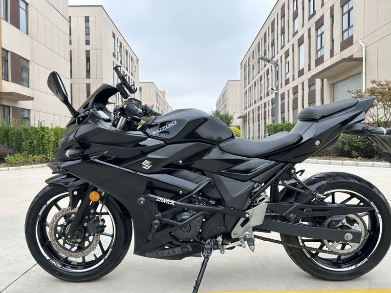 豪爵铃木 GSX250R