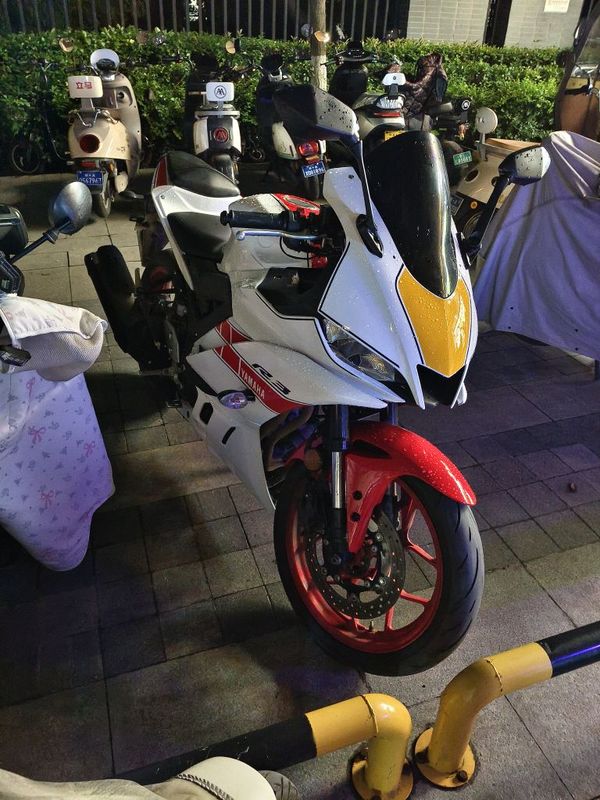 雅马哈 YZF-R3
