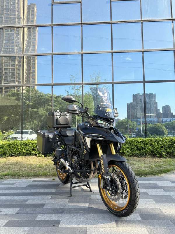 贝纳利 TRK702
