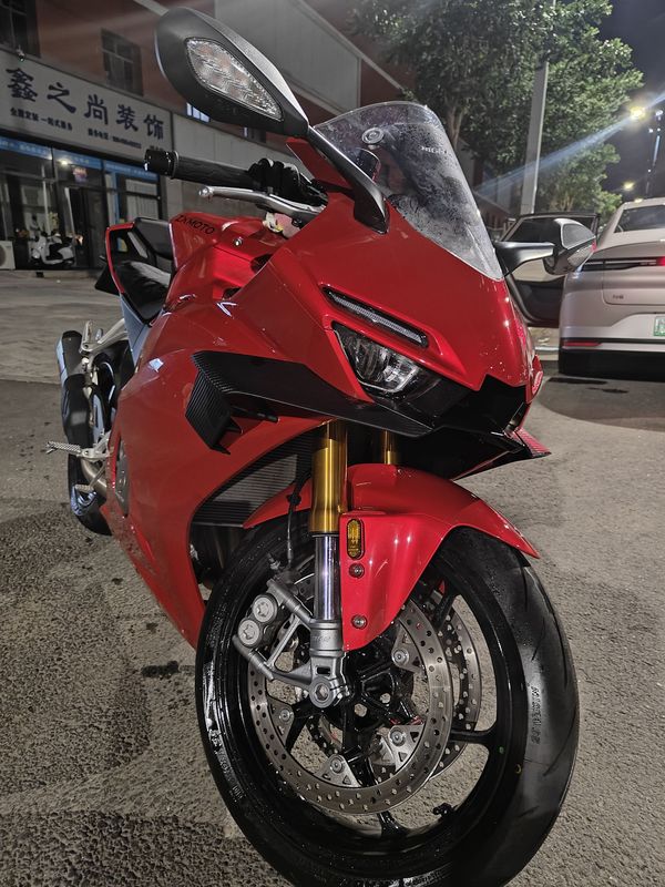 张雪机车 500RR
