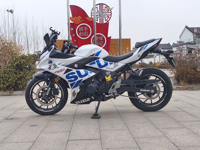 豪爵铃木 GSX250R