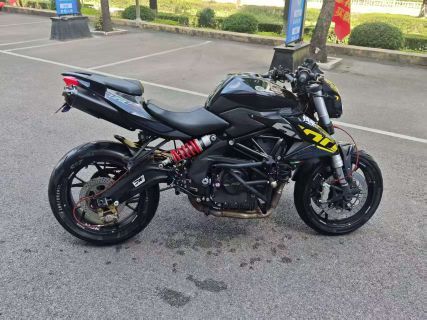 贝纳利 TNT600i