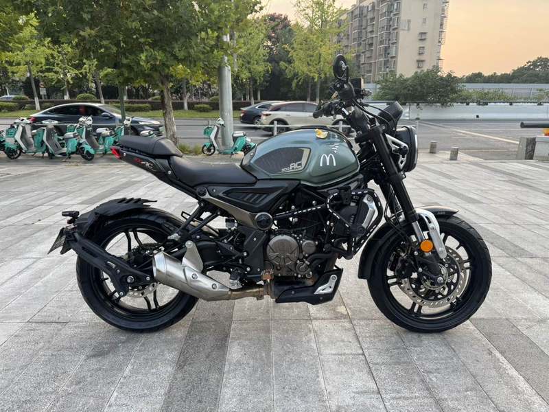 无极 300AC