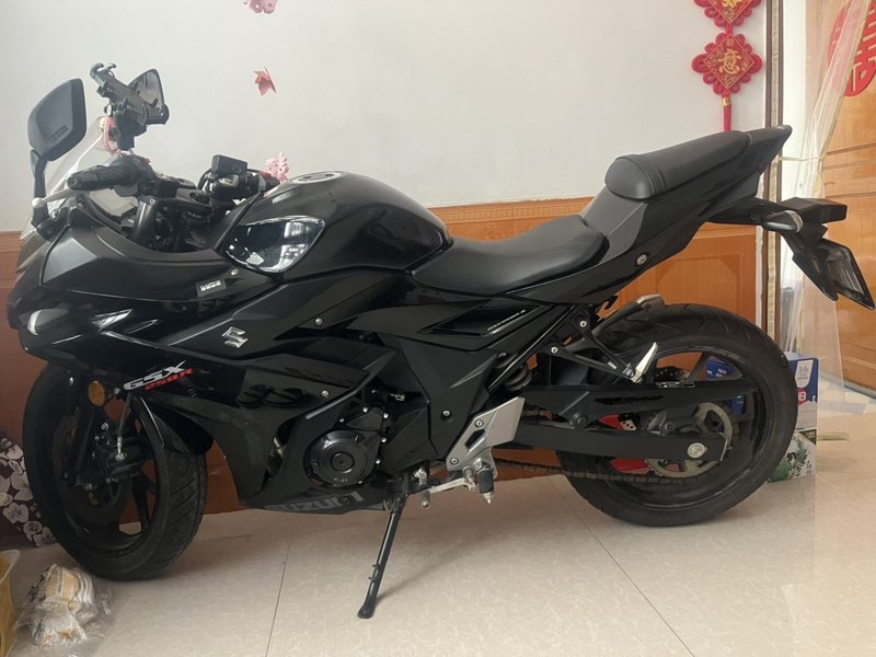 豪爵铃木 GSX250R