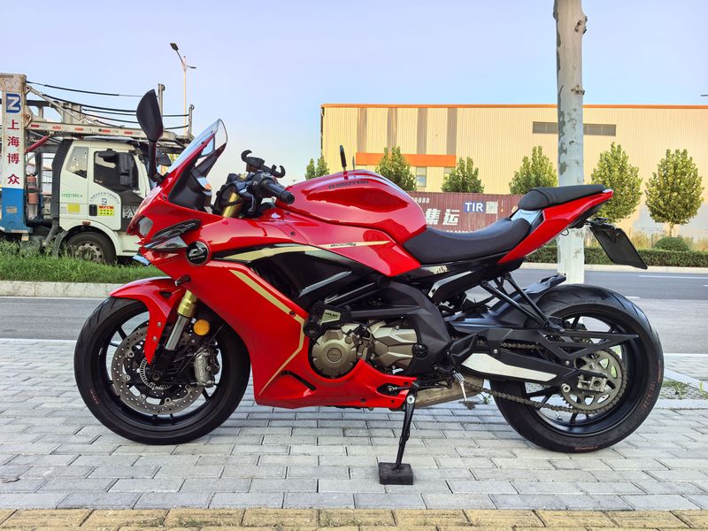 QJMOTOR 赛600
