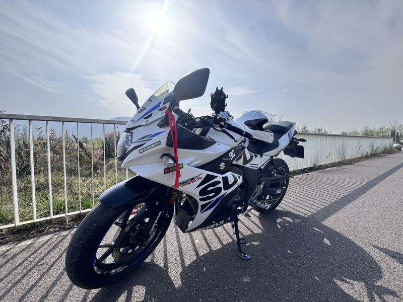 豪爵铃木 GSX250R