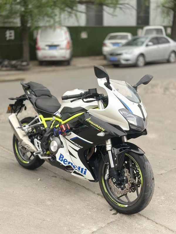 贝纳利 龙卷风 Tornado 302R