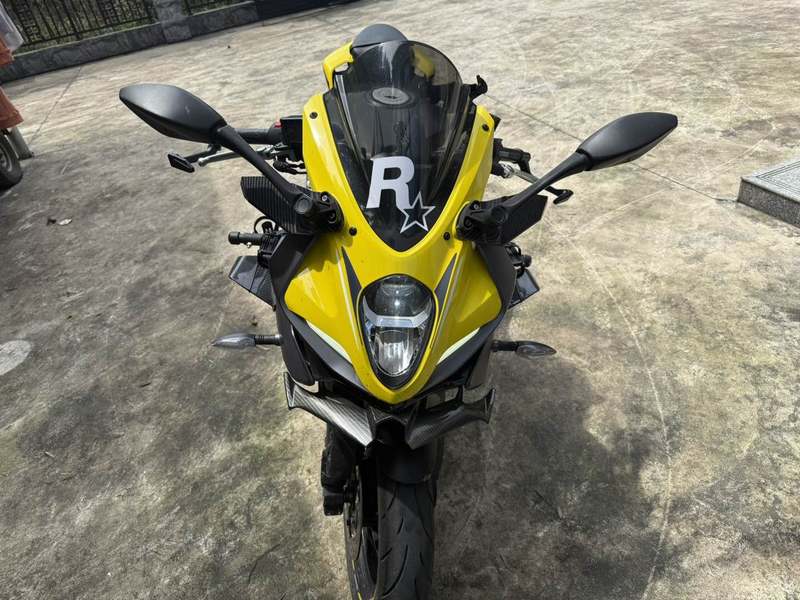 贝纳利 龙卷风 Tornado 302R