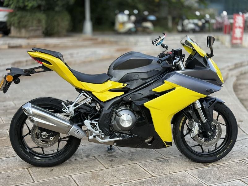 贝纳利 龙卷风 Tornado 302R